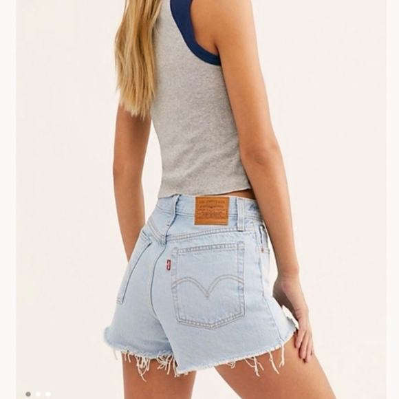 Levi’s Wedgie Shorts Size 30 Light Wash Beach Outdoor Summer - Picture 1 of 9